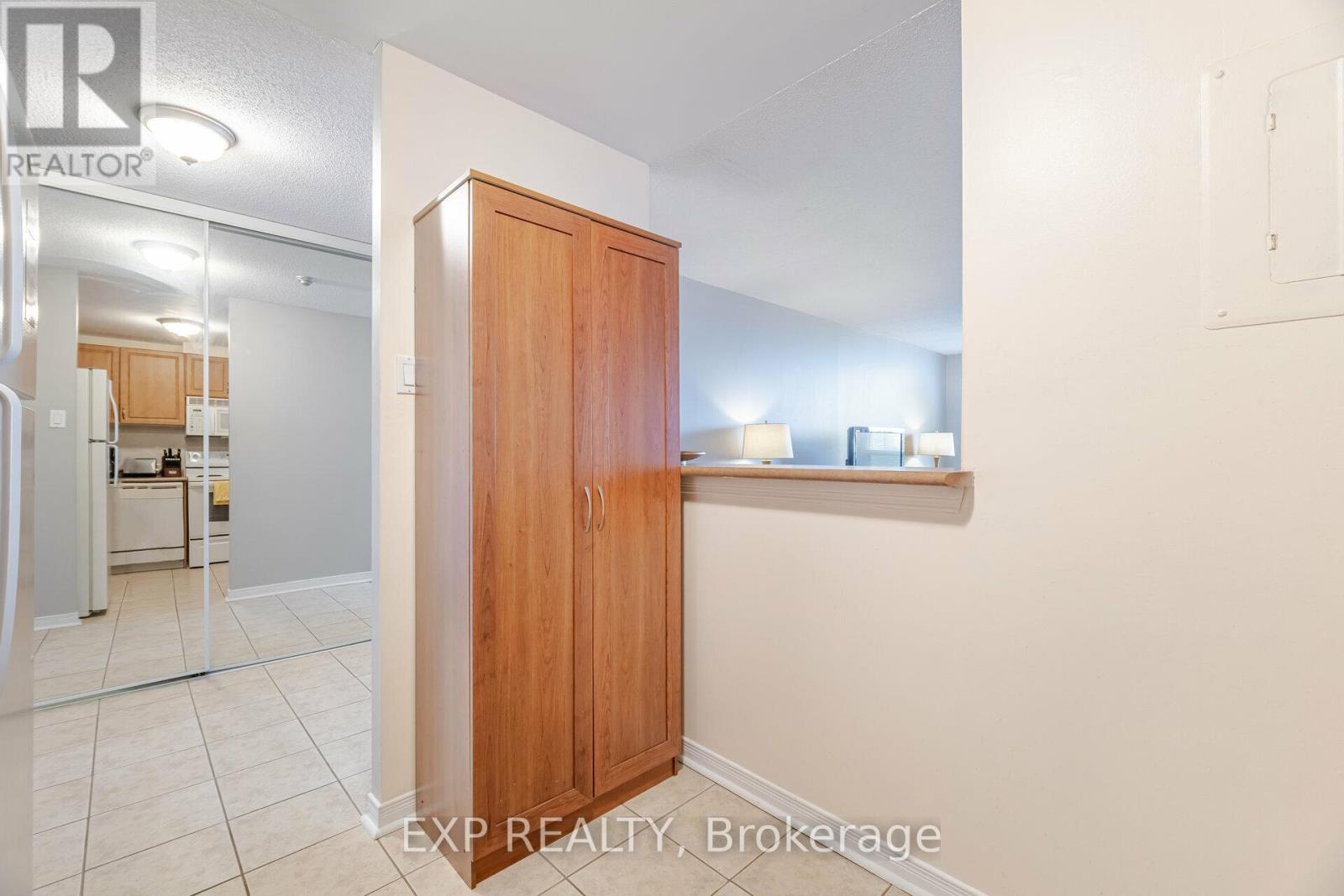 512 - 6720 Glen Erin Drive, Mississauga, Ontario  L5N 3K8 - Photo 12 - W12471053