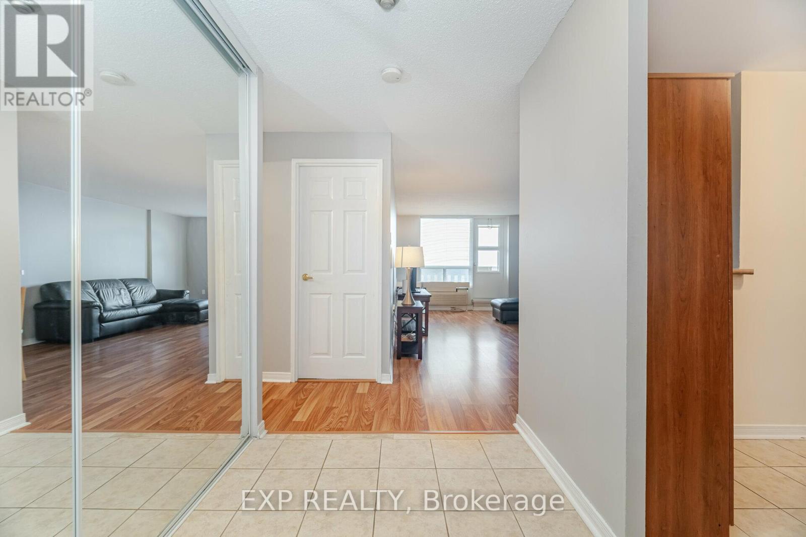 512 - 6720 Glen Erin Drive, Mississauga, Ontario  L5N 3K8 - Photo 6 - W12471053