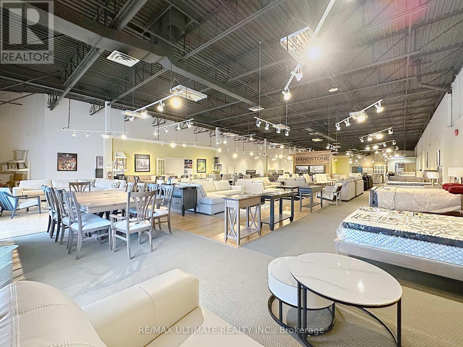 2 - 1655 Dundas Street E, Mississauga, Ontario  L4X 1L5 - Photo 2 - W12471057