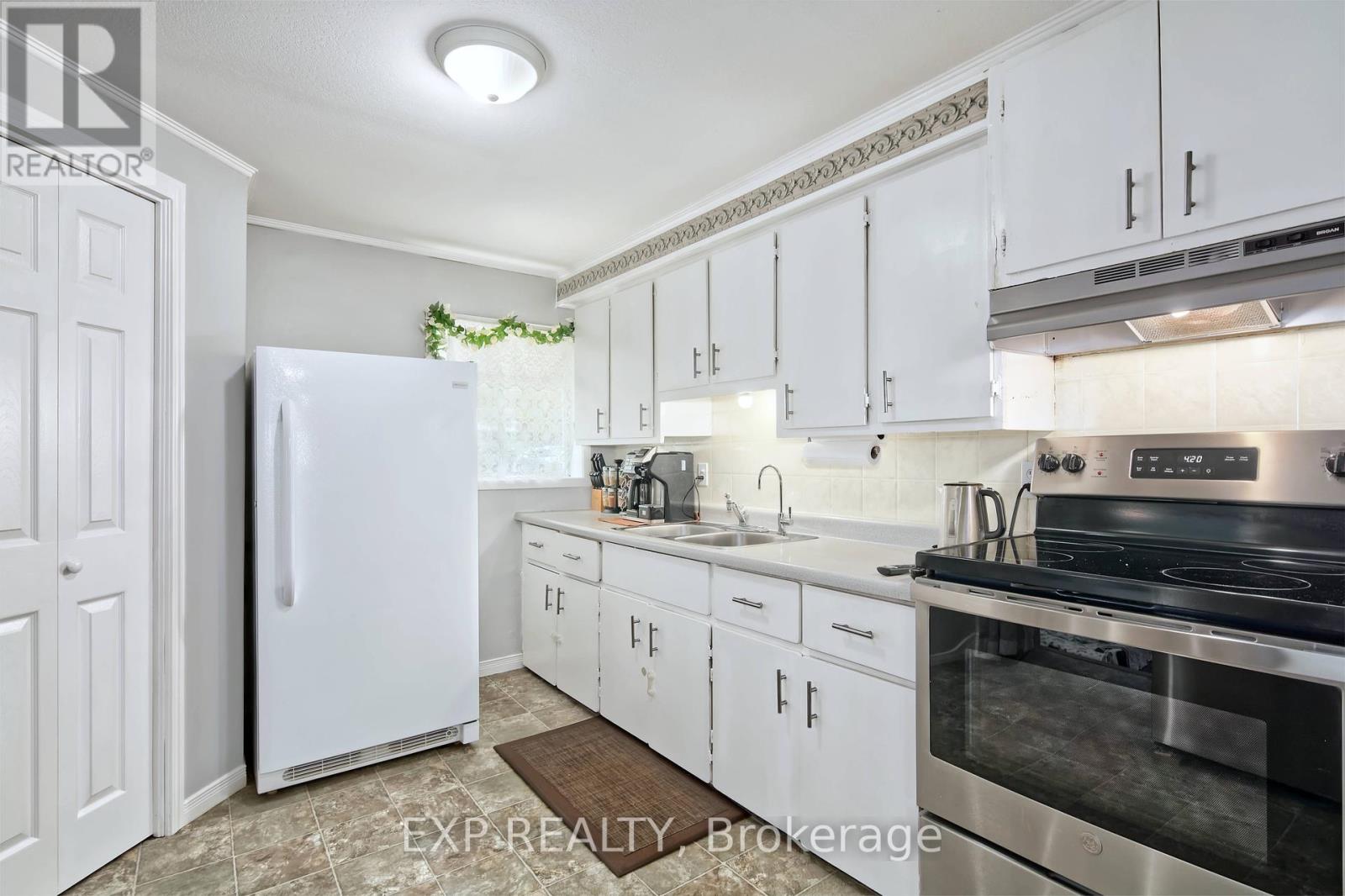 59 St George Street, Aylmer, Ontario  N5H 2M2 - Photo 11 - X12136554