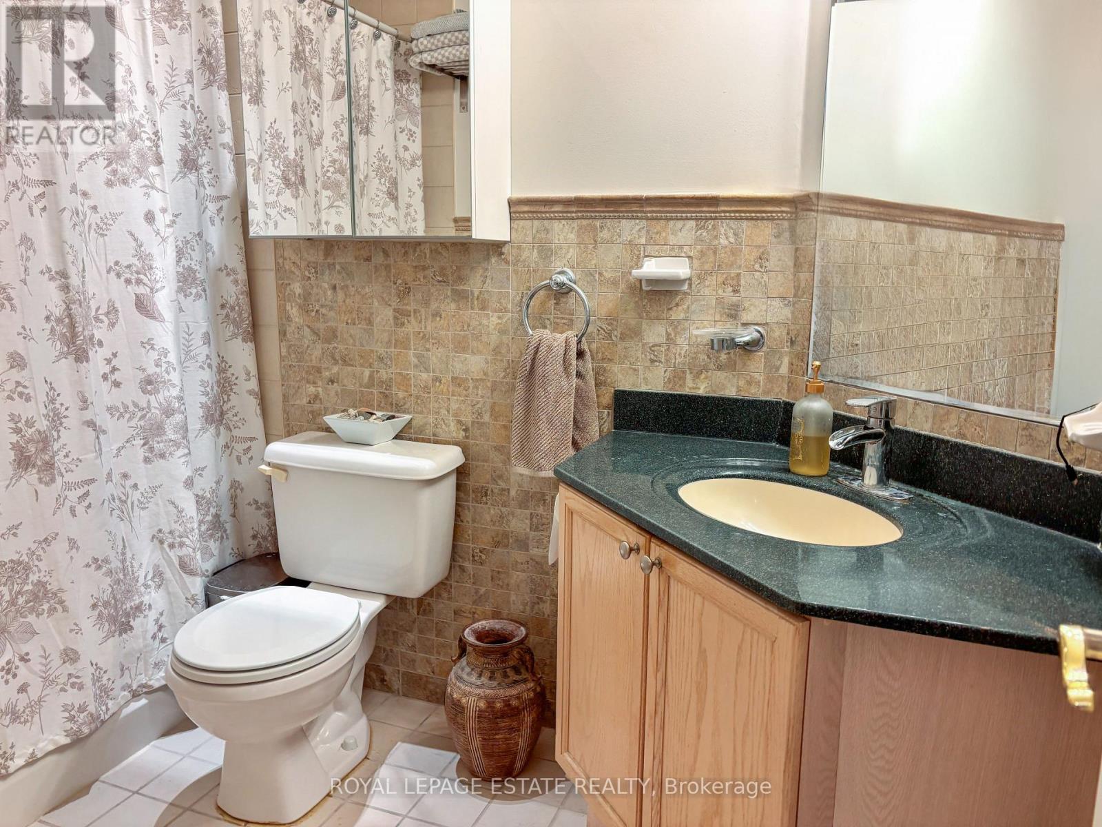 508 - 1 Leaside Park Drive, Toronto, Ontario  M4H 1R1 - Photo 15 - C12471066