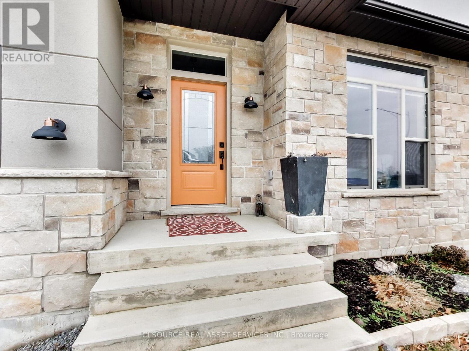 6 Renfield Street, Port Colborne, Ontario  L3K 0A8 - Photo 2 - X12471059