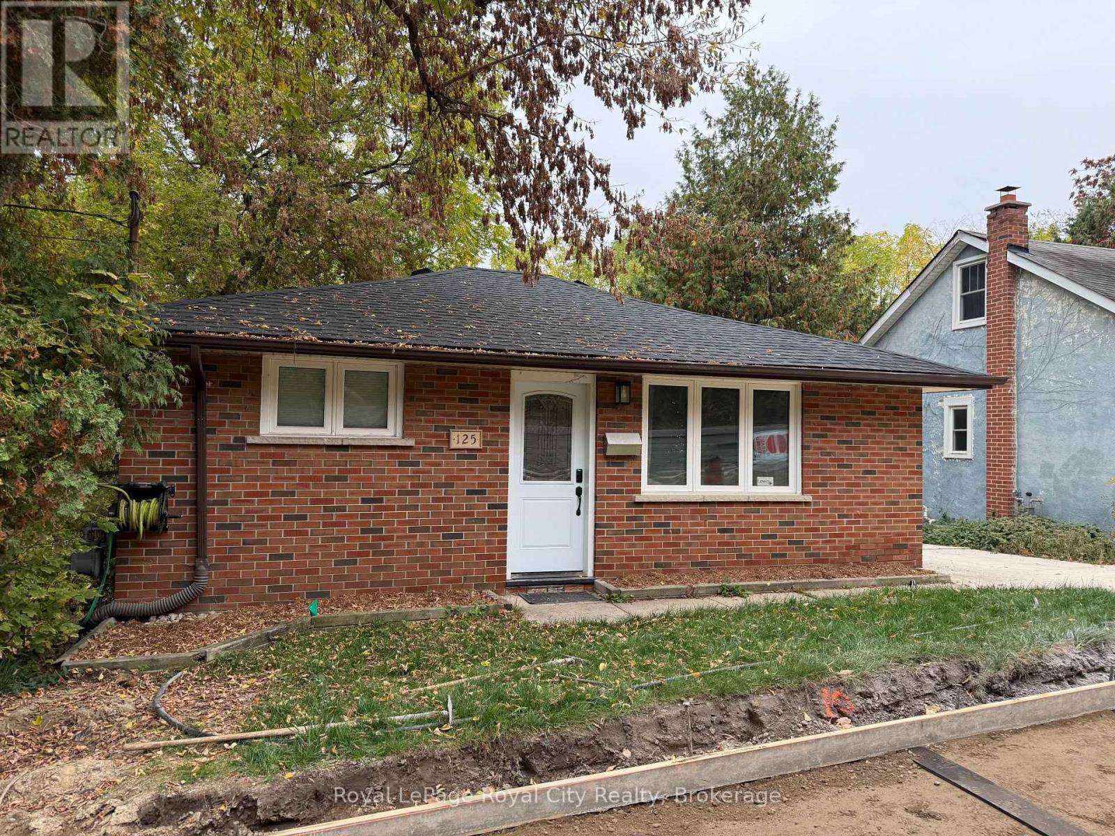 Main - 125 Grove Street, Guelph, Ontario  N1E 2W8 - Photo 2 - X12471095