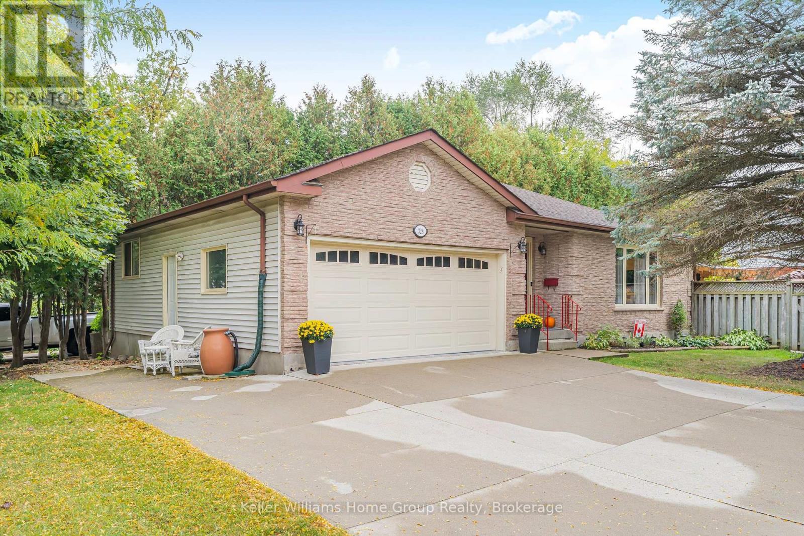 328 Burnett Avenue, Cambridge, Ontario  N1T 1G6 - Photo 4 - X12471108