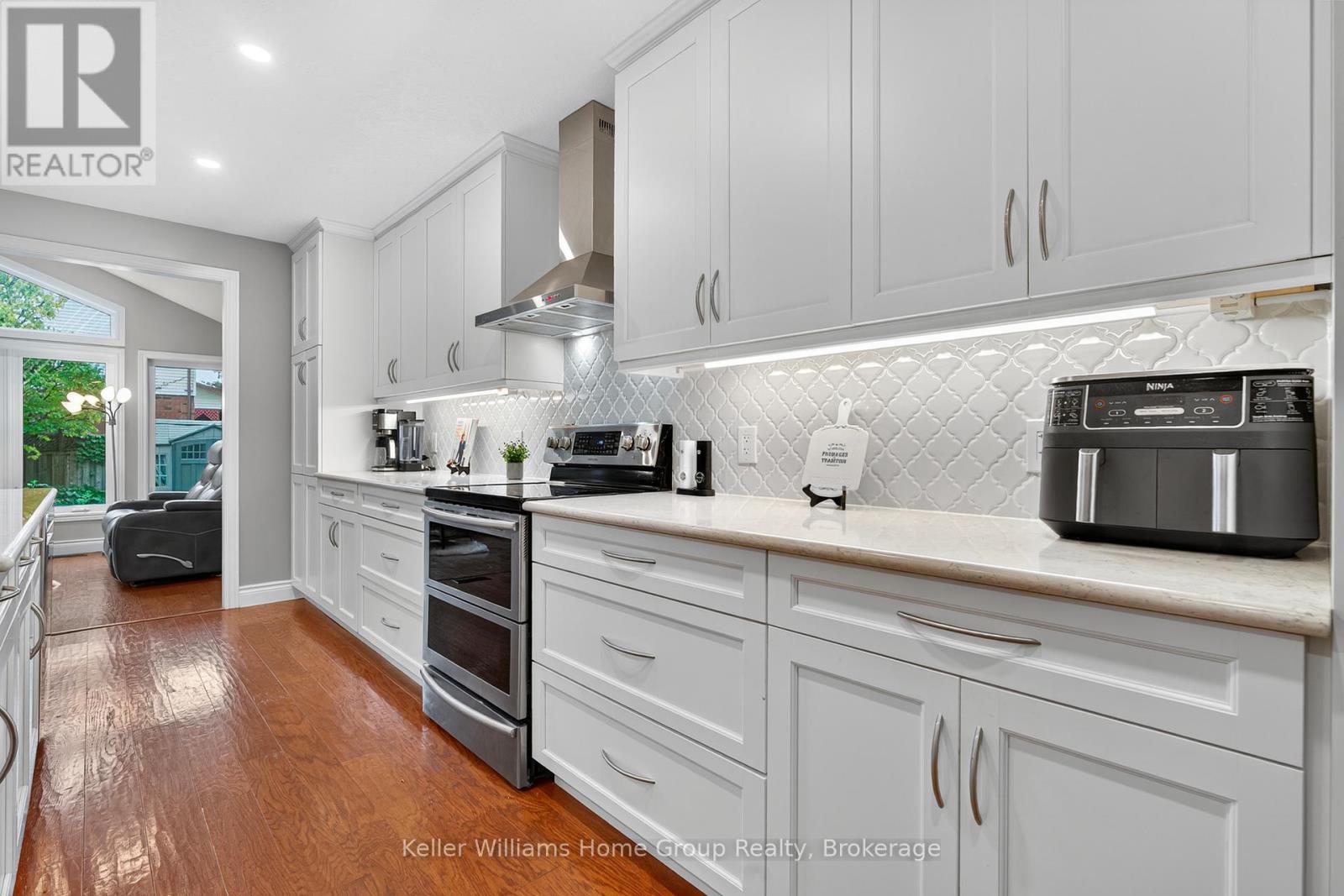 328 Burnett Avenue, Cambridge, Ontario  N1T 1G6 - Photo 8 - X12471108