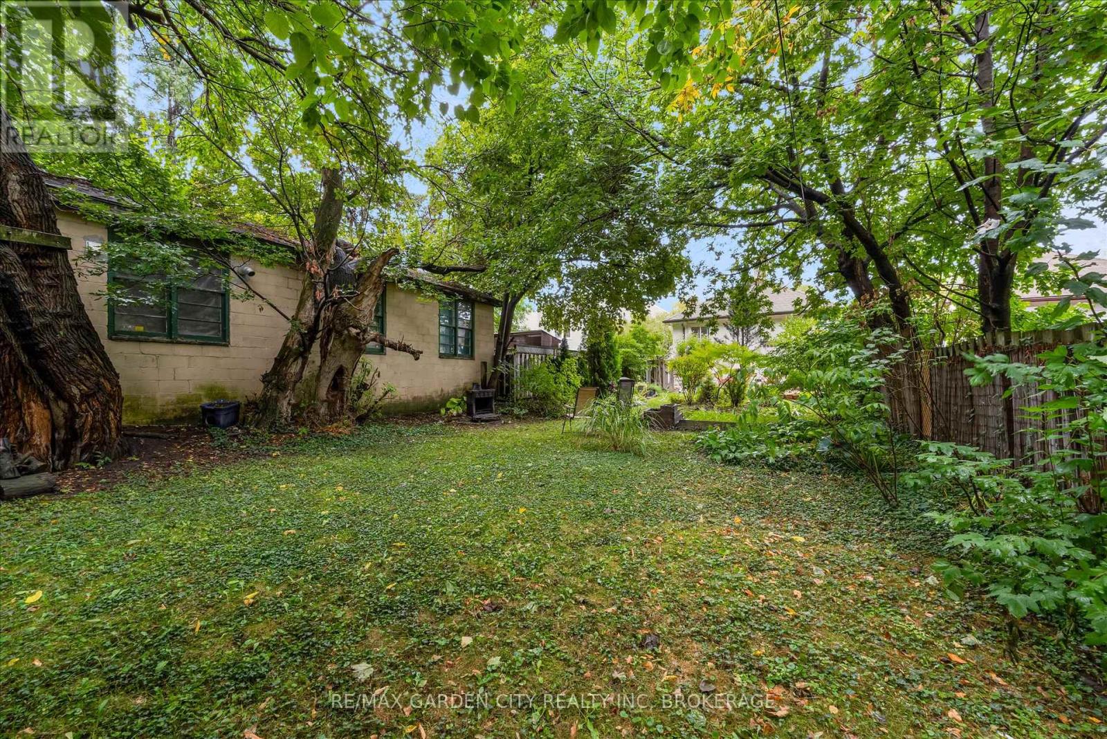16 Ida Street, St. Catharines, Ontario  L2R 3X4 - Photo 18 - X12410321