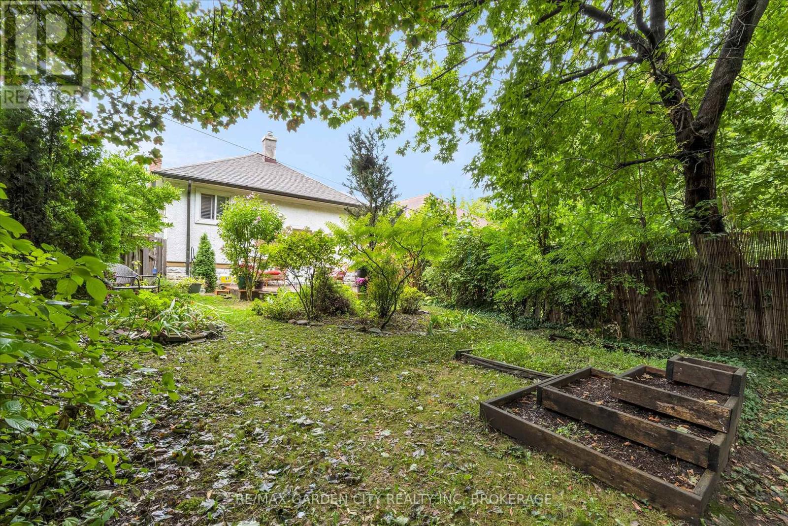 16 Ida Street, St. Catharines, Ontario  L2R 3X4 - Photo 17 - X12410321