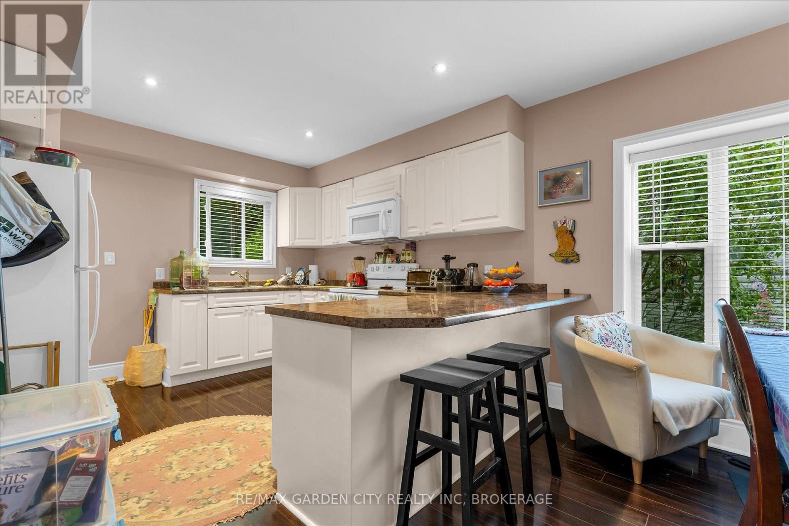16 Ida Street, St. Catharines, Ontario  L2R 3X4 - Photo 4 - X12410321
