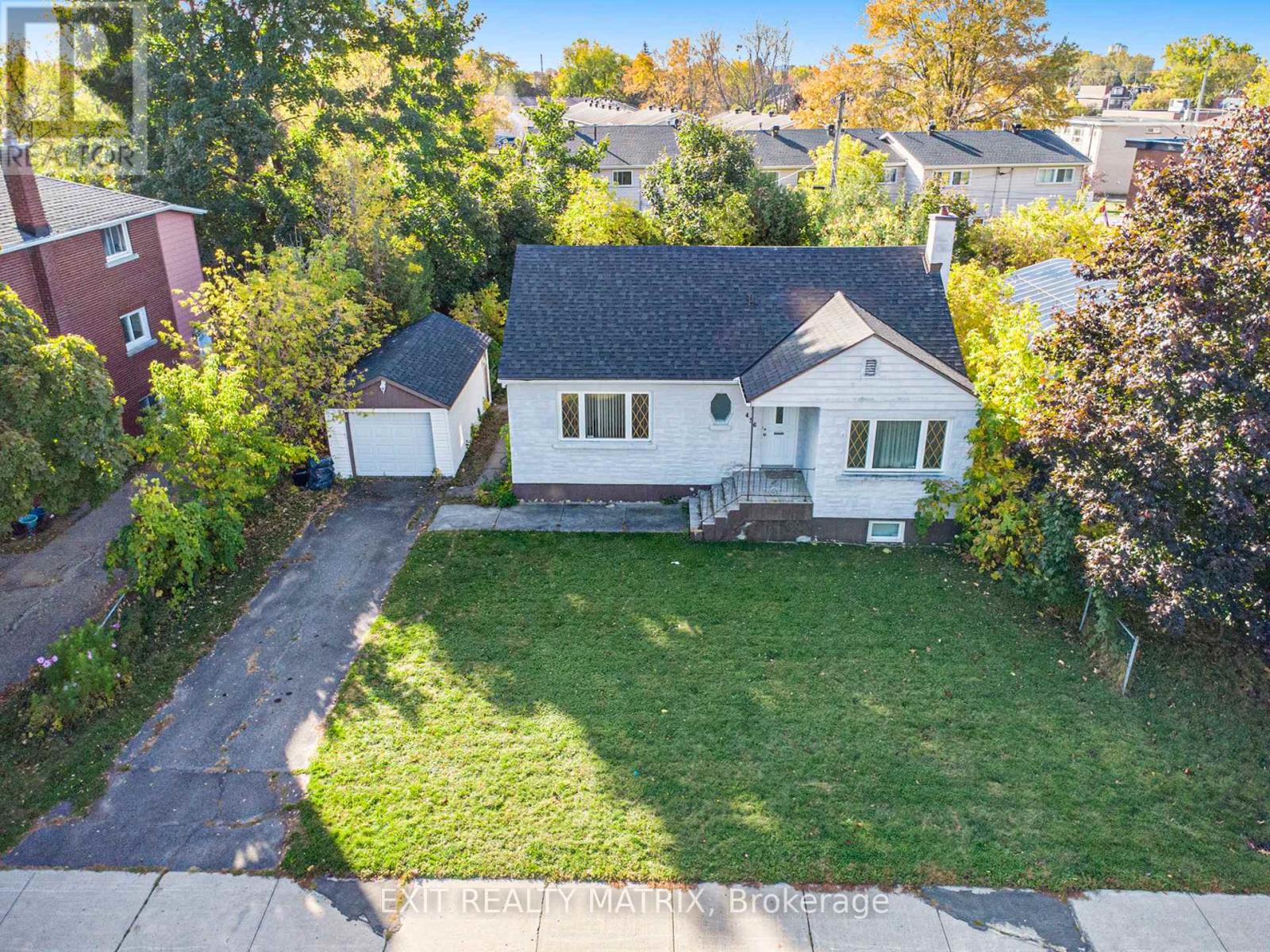 436 BLAKE BOULEVARD, Ottawa, Ontario