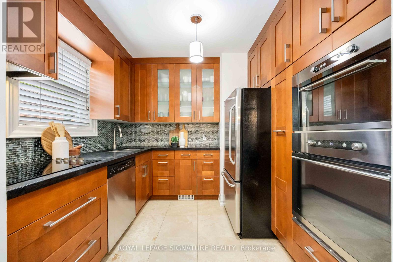 49 Westhead Road, Toronto (Alderwood), Ontario  M8W 4S2 - Photo 11 - W12471067