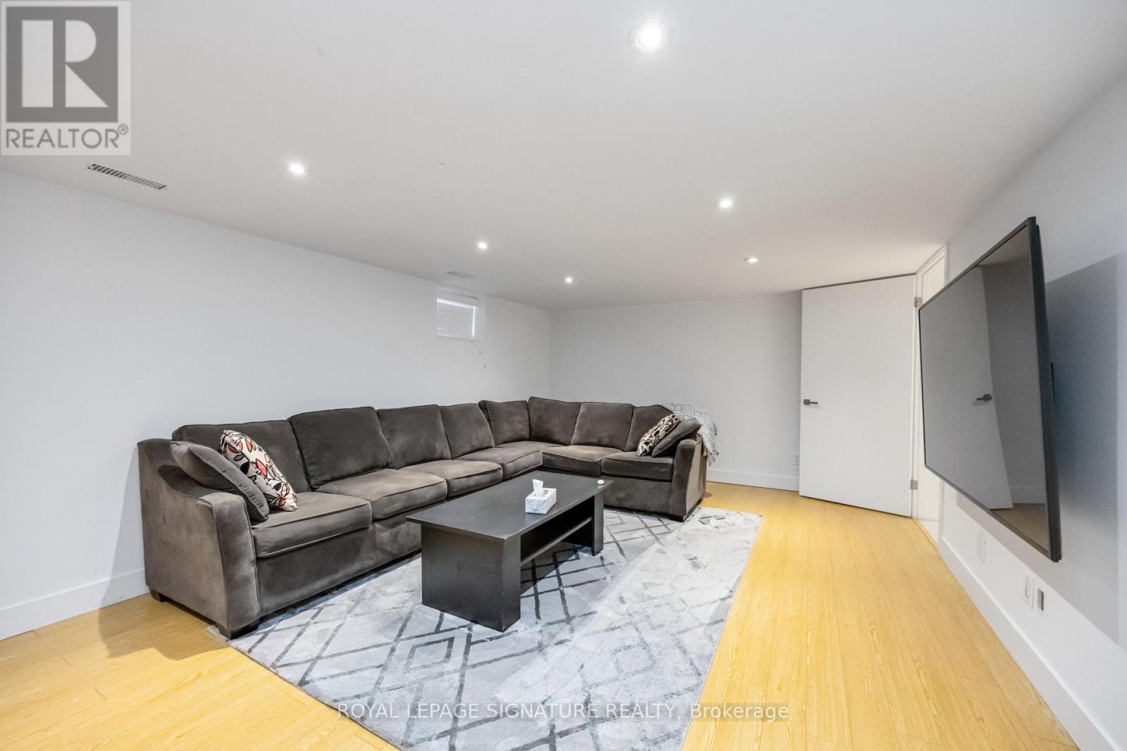 49 Westhead Road, Toronto (Alderwood), Ontario  M8W 4S2 - Photo 21 - W12471067