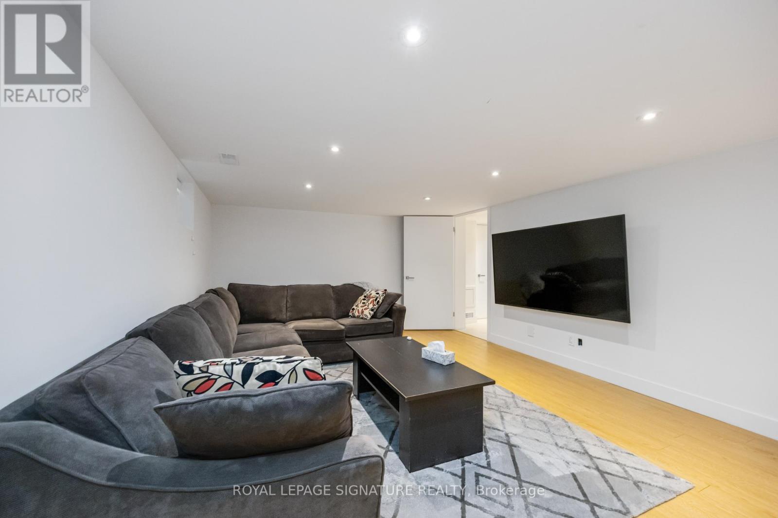 49 Westhead Road, Toronto (Alderwood), Ontario  M8W 4S2 - Photo 22 - W12471067