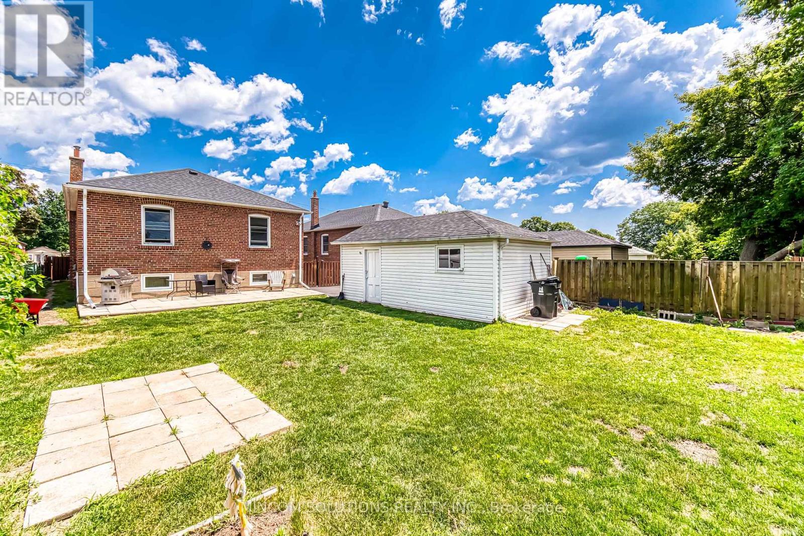 170 North Carson Street, Toronto (Alderwood), Ontario  M8W 4C9 - Photo 13 - W12471084