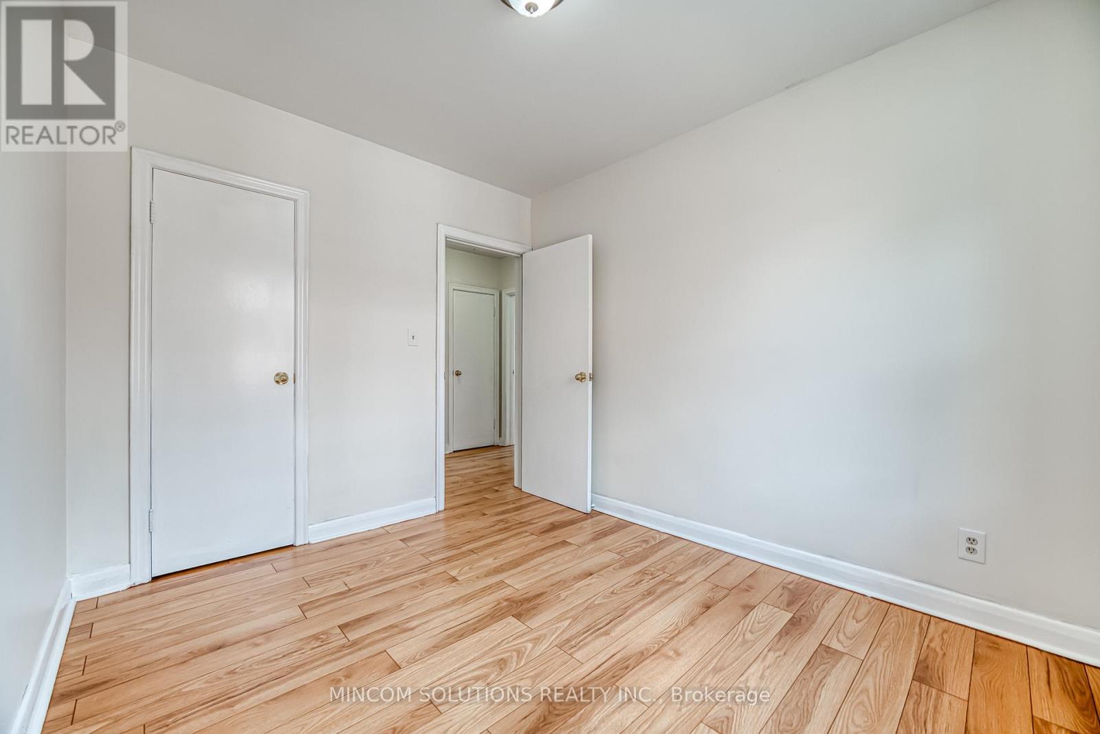 170 North Carson Street, Toronto (Alderwood), Ontario  M8W 4C9 - Photo 5 - W12471084
