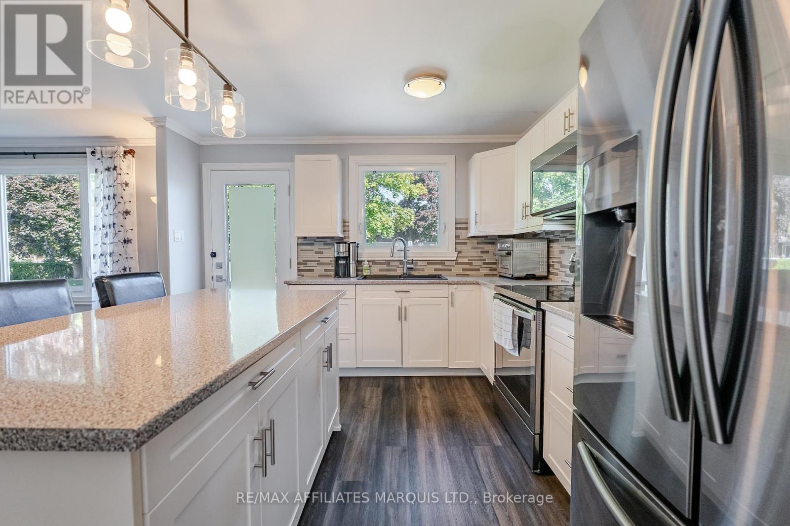 67 Kingslea Crescent, Cornwall, Ontario  K6H 6J2 - Photo 4 - X12471133