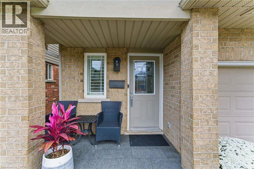 198 Springvalley Crescent, Hamilton, Ontario  L9C 0B4 - Photo 3 - 40780397