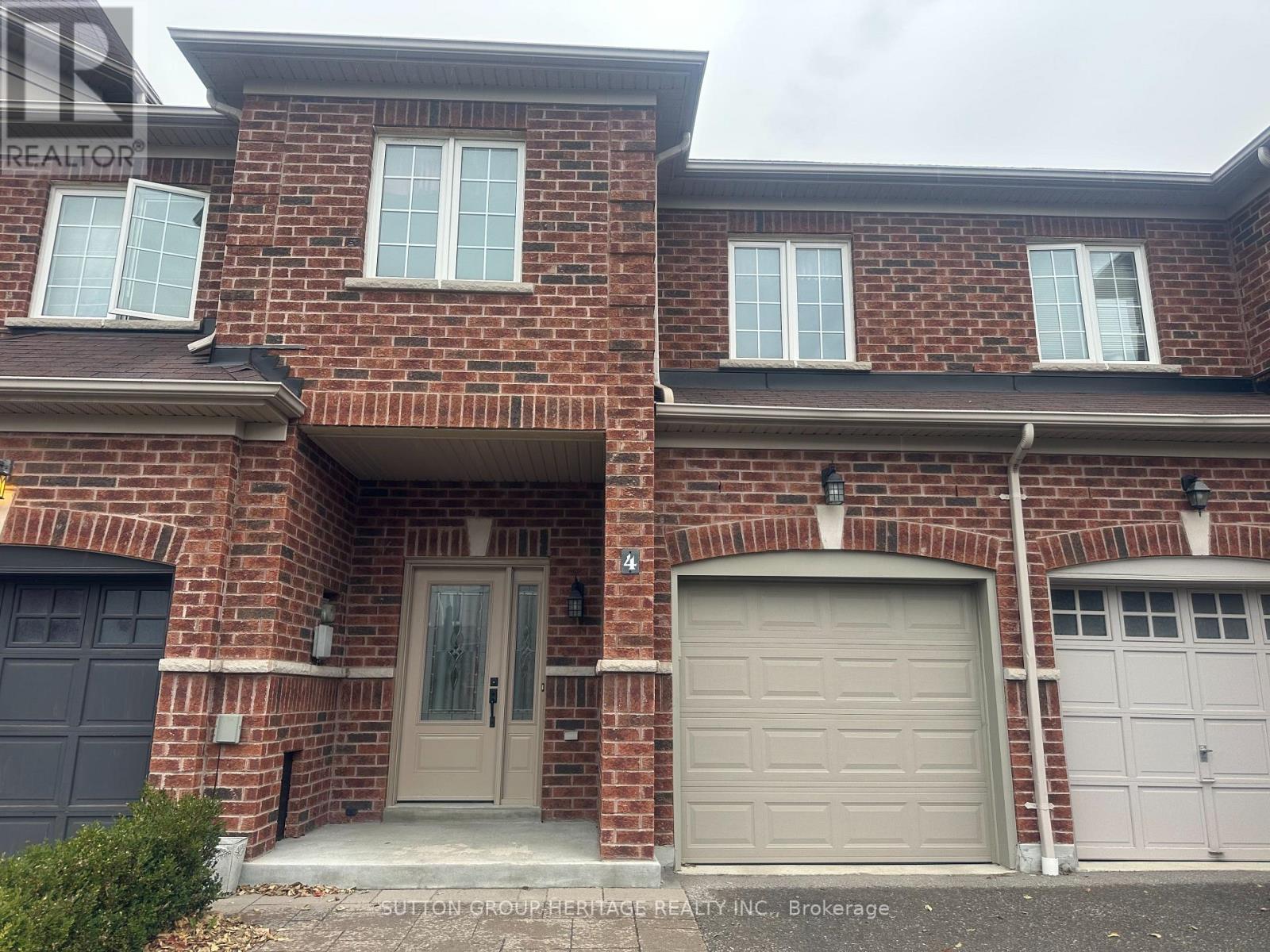 4 SUMMERSIDE AVENUE, Whitby, Ontario