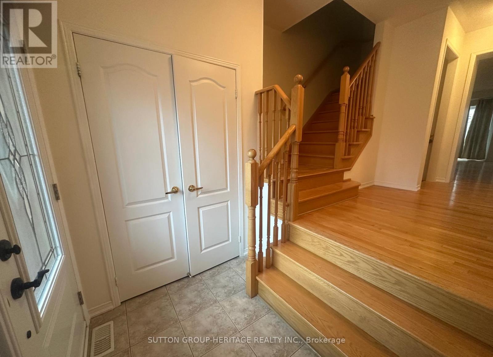 4 Summerside Avenue, Whitby, Ontario  L1R 0G3 - Photo 2 - E12471125