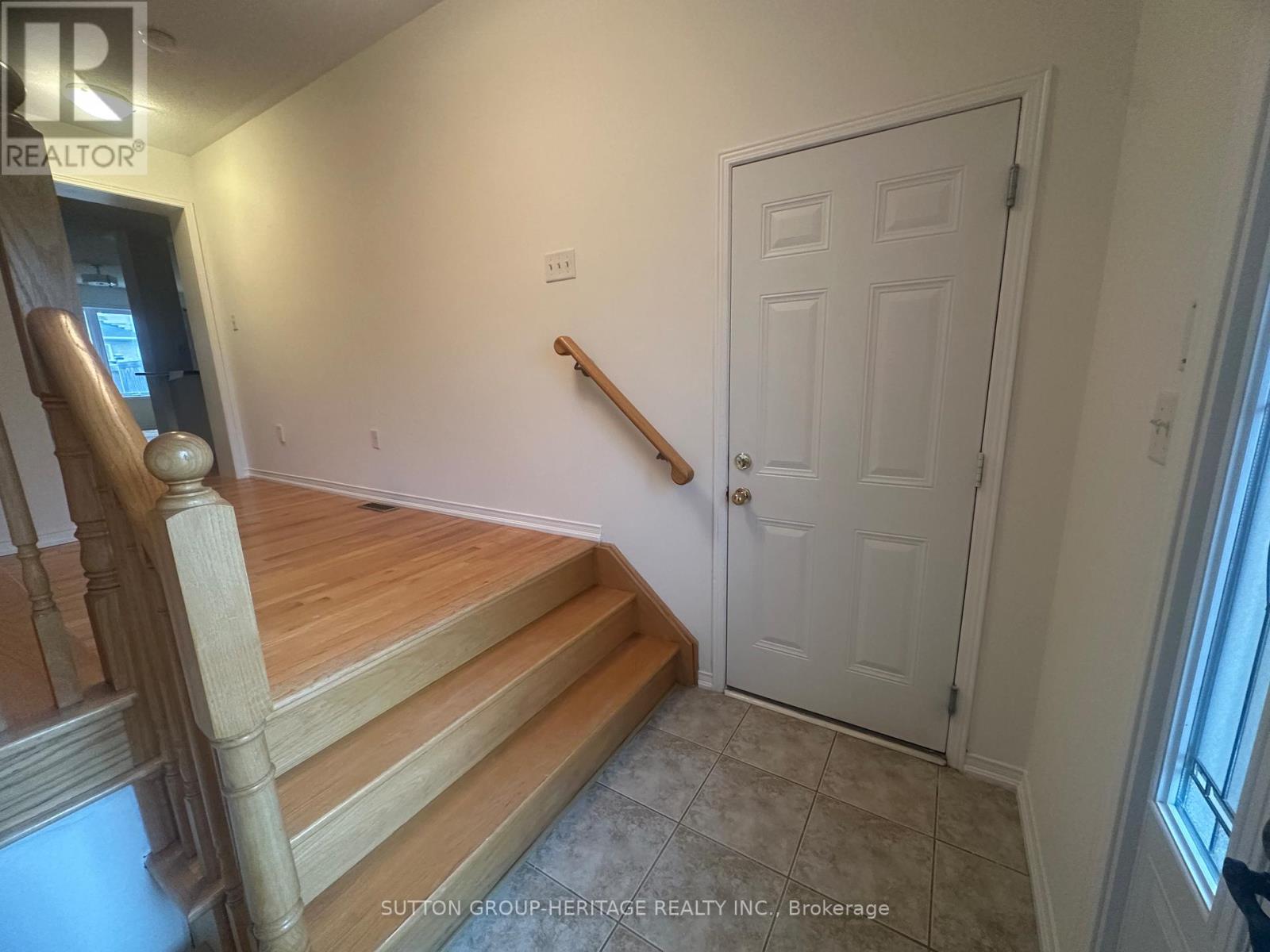4 Summerside Avenue, Whitby, Ontario  L1R 0G3 - Photo 3 - E12471125