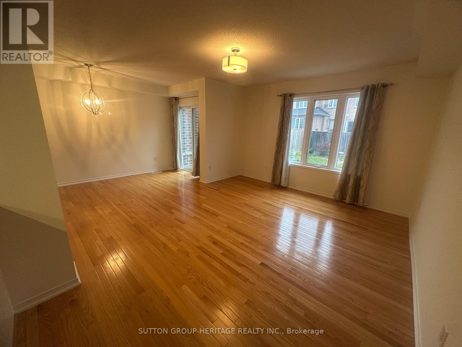 4 Summerside Avenue, Whitby, Ontario  L1R 0G3 - Photo 8 - E12471125