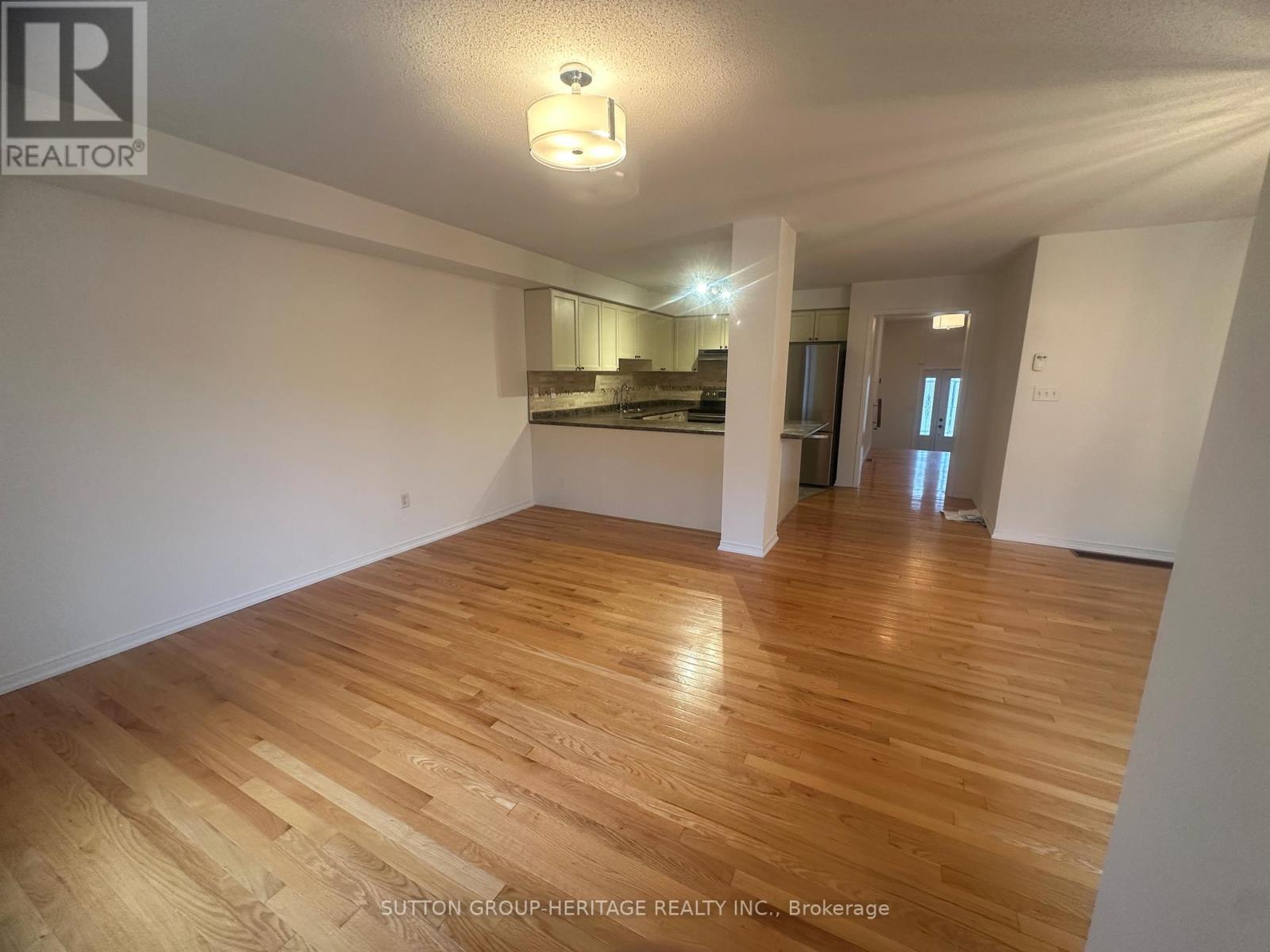 4 Summerside Avenue, Whitby, Ontario  L1R 0G3 - Photo 9 - E12471125