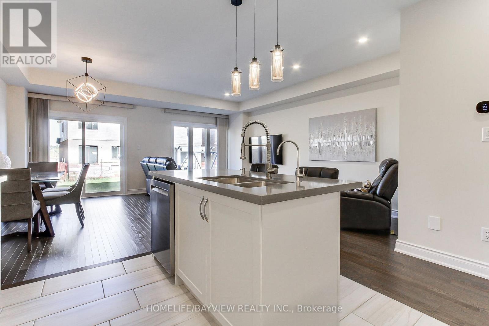 70 Lorne Thomas Place, New Tecumseth, Ontario  L9R 0V8 - Photo 12 - N12471089