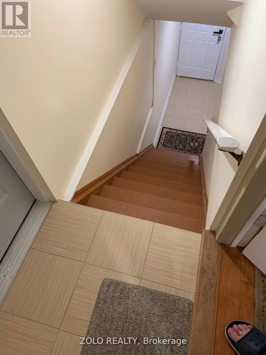 175 Mabley Crescent S, Vaughan, Ontario  L4J 2Z7 - Photo 2 - N12471109