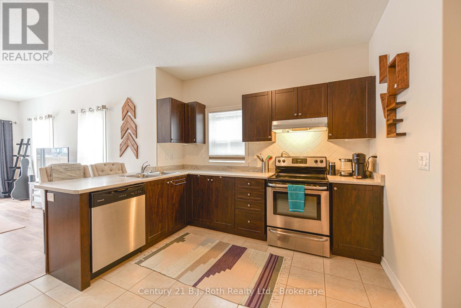 15 Isabella Drive, Orillia, Ontario  L3V 0E2 - Photo 3 - S12471157