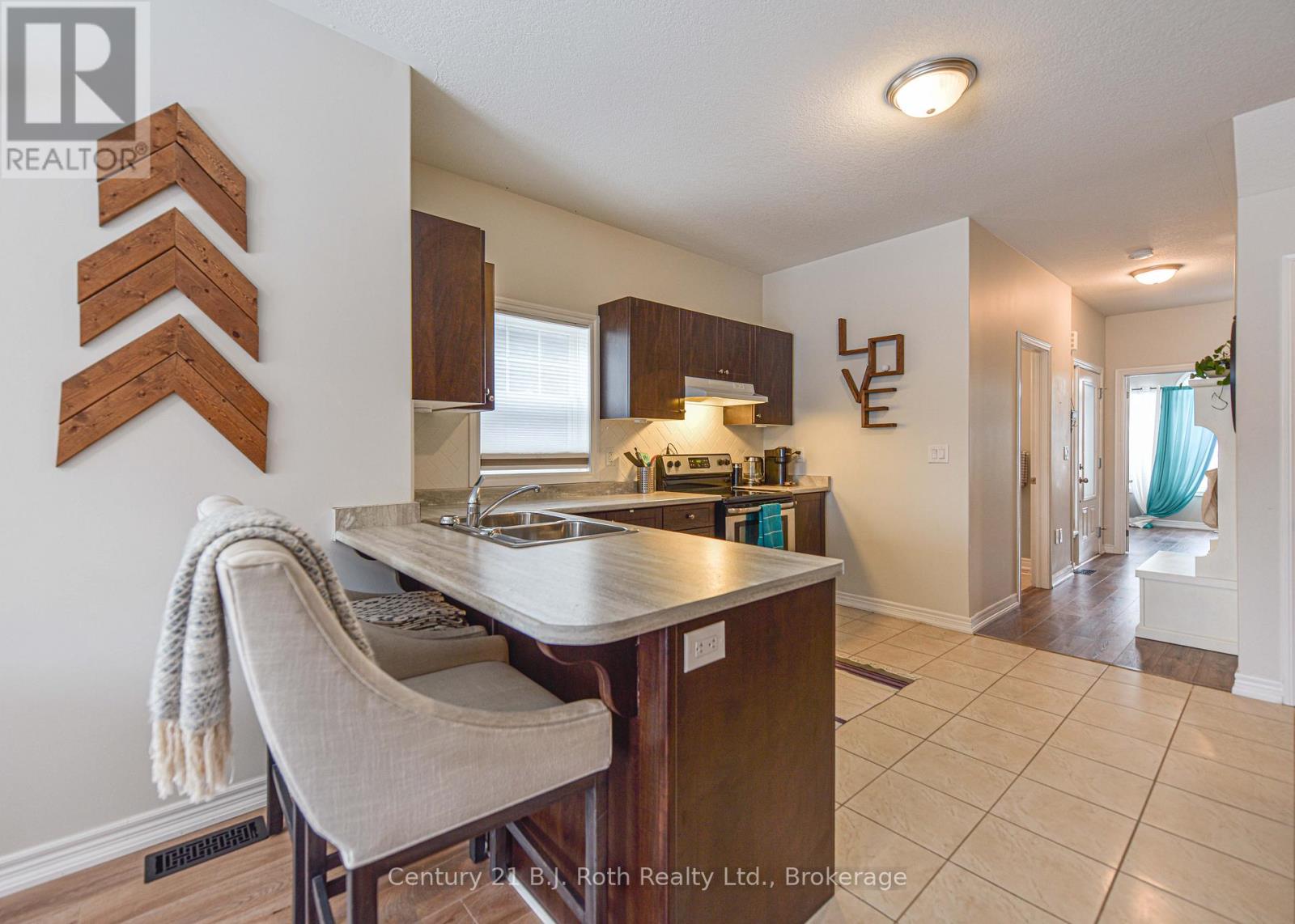 15 Isabella Drive, Orillia, Ontario  L3V 0E2 - Photo 4 - S12471157