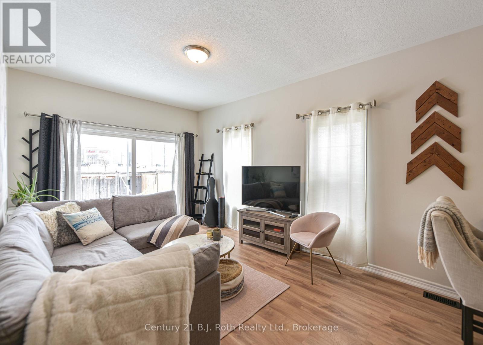 15 Isabella Drive, Orillia, Ontario  L3V 0E2 - Photo 5 - S12471157