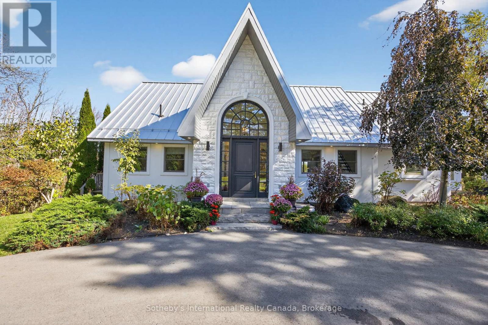 589374 19 Grey Road, Blue Mountains, Ontario  L9Y 0R6 - Photo 5 - X12471174