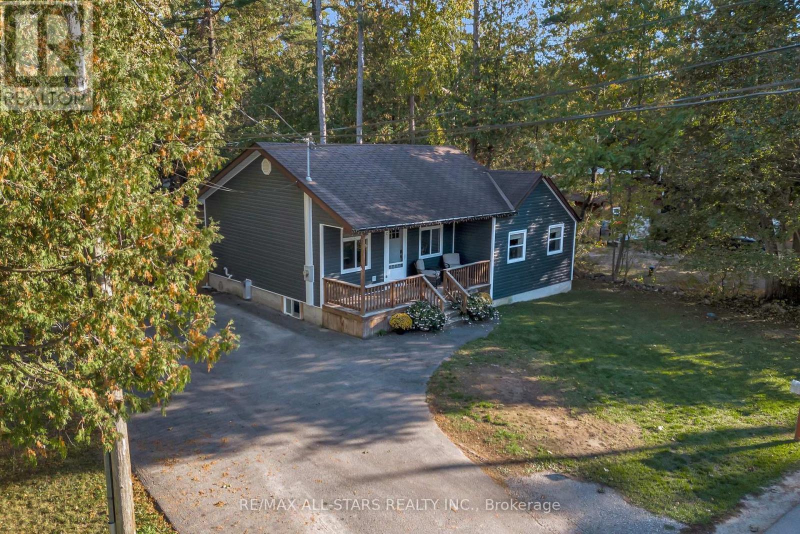 16 Parkhill Drive, Kawartha Lakes (Fenelon Falls), Ontario  K0M 1N0 - Photo 1 - X12471158
