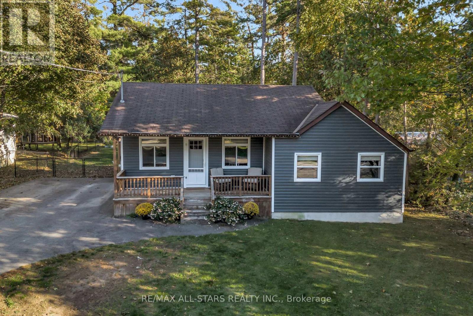 16 Parkhill Drive, Kawartha Lakes (Fenelon Falls), Ontario  K0M 1N0 - Photo 10 - X12471158