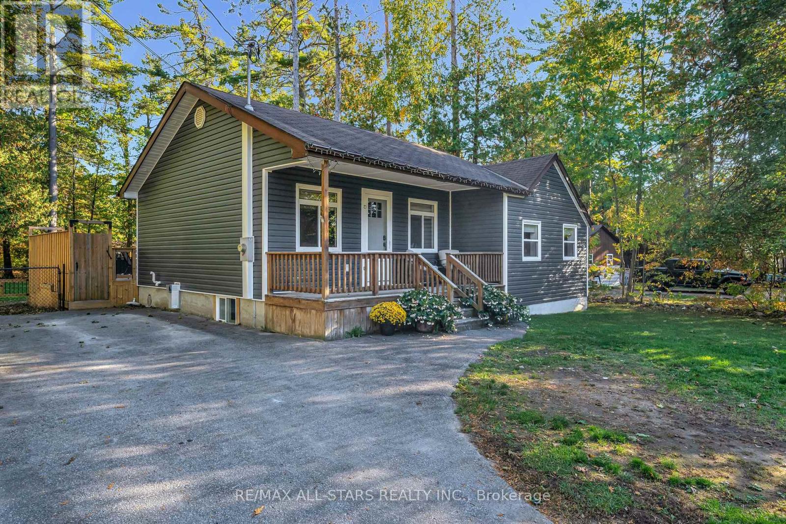 16 Parkhill Drive, Kawartha Lakes (Fenelon Falls), Ontario  K0M 1N0 - Photo 11 - X12471158