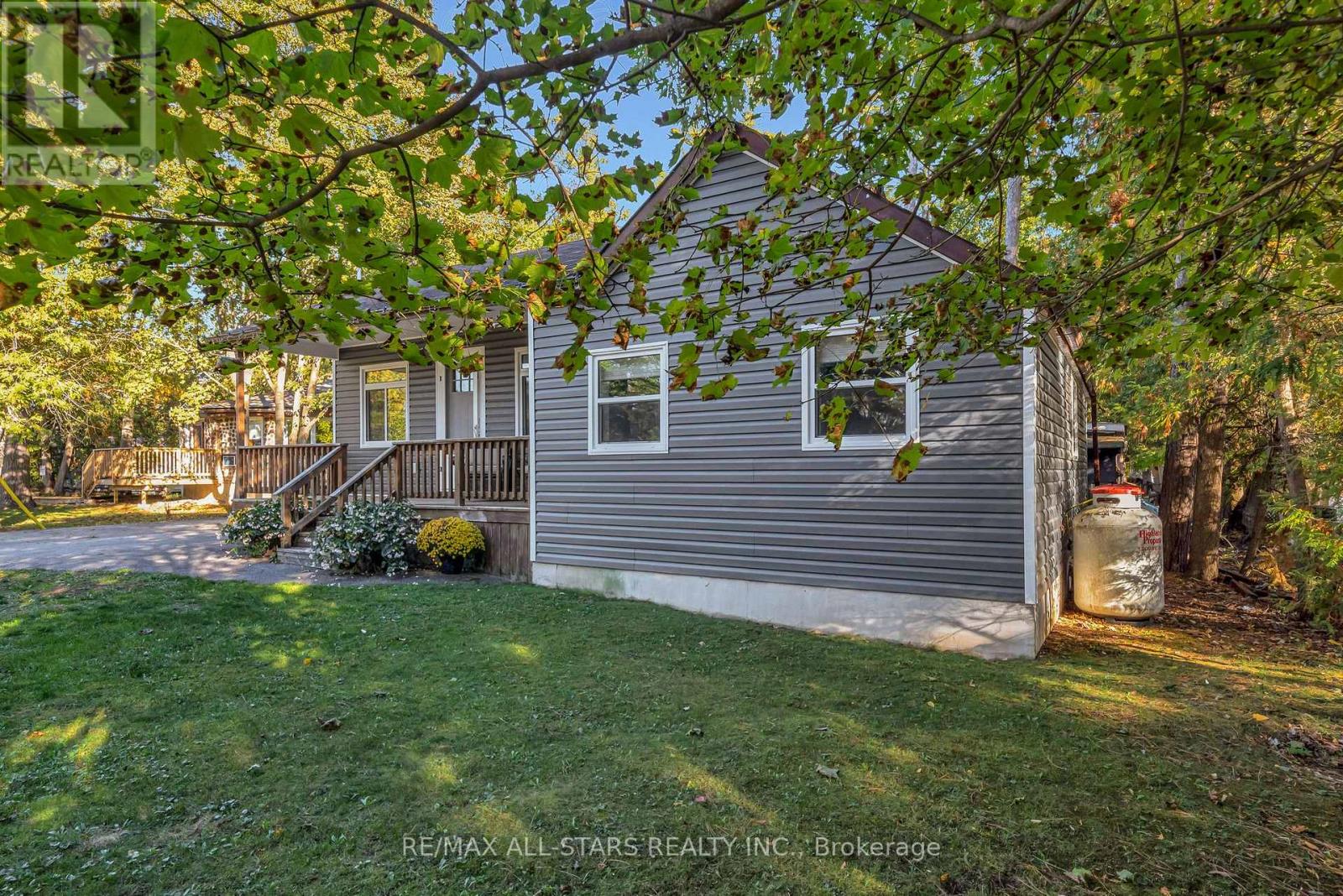 16 Parkhill Drive, Kawartha Lakes (Fenelon Falls), Ontario  K0M 1N0 - Photo 12 - X12471158