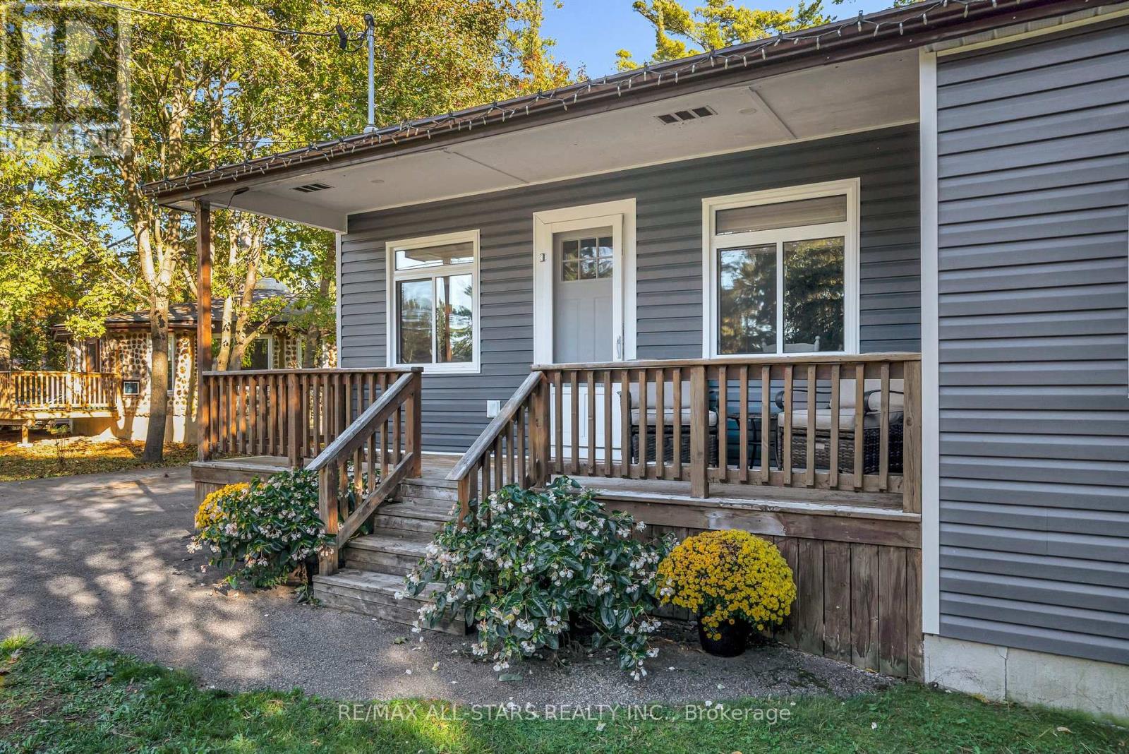 16 Parkhill Drive, Kawartha Lakes (Fenelon Falls), Ontario  K0M 1N0 - Photo 13 - X12471158