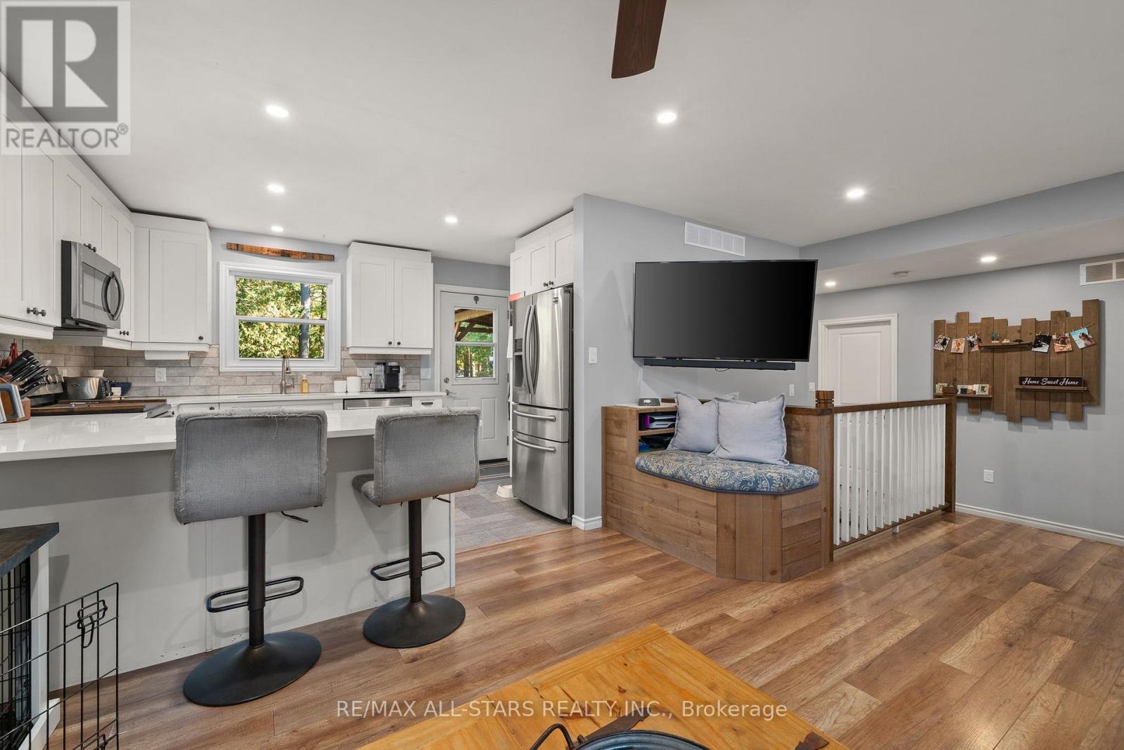 16 Parkhill Drive, Kawartha Lakes (Fenelon Falls), Ontario  K0M 1N0 - Photo 19 - X12471158