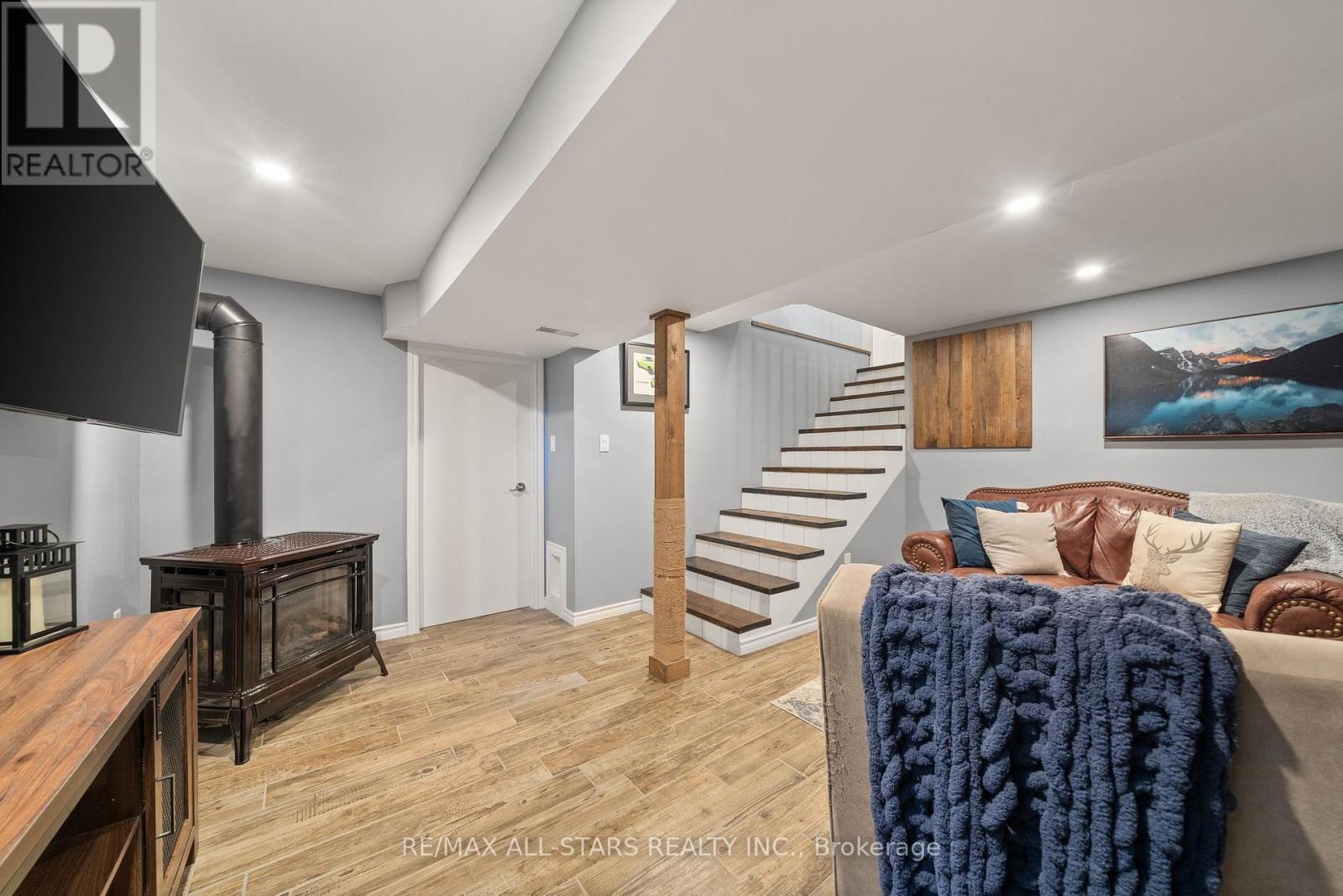 16 Parkhill Drive, Kawartha Lakes (Fenelon Falls), Ontario  K0M 1N0 - Photo 32 - X12471158