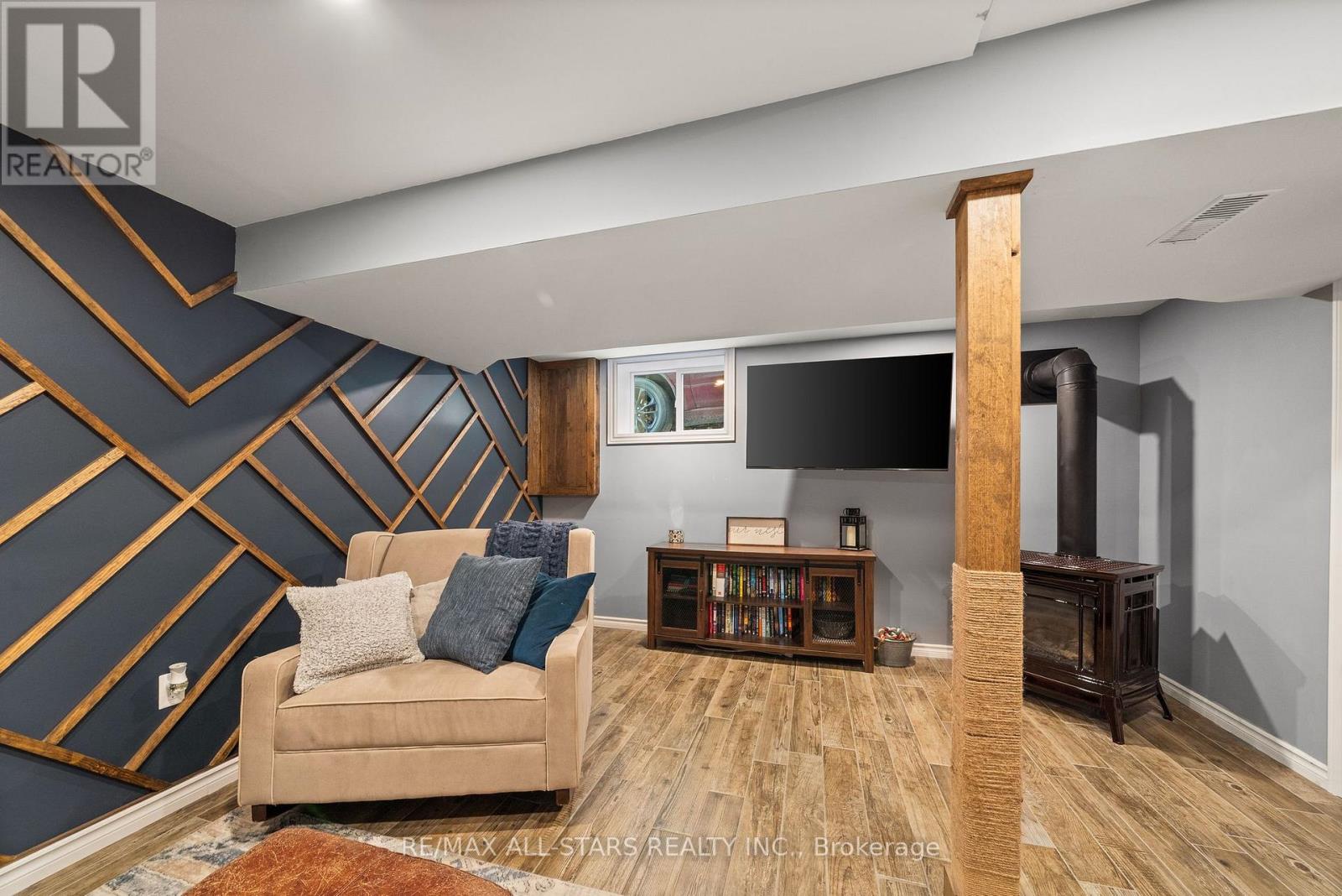 16 Parkhill Drive, Kawartha Lakes (Fenelon Falls), Ontario  K0M 1N0 - Photo 33 - X12471158