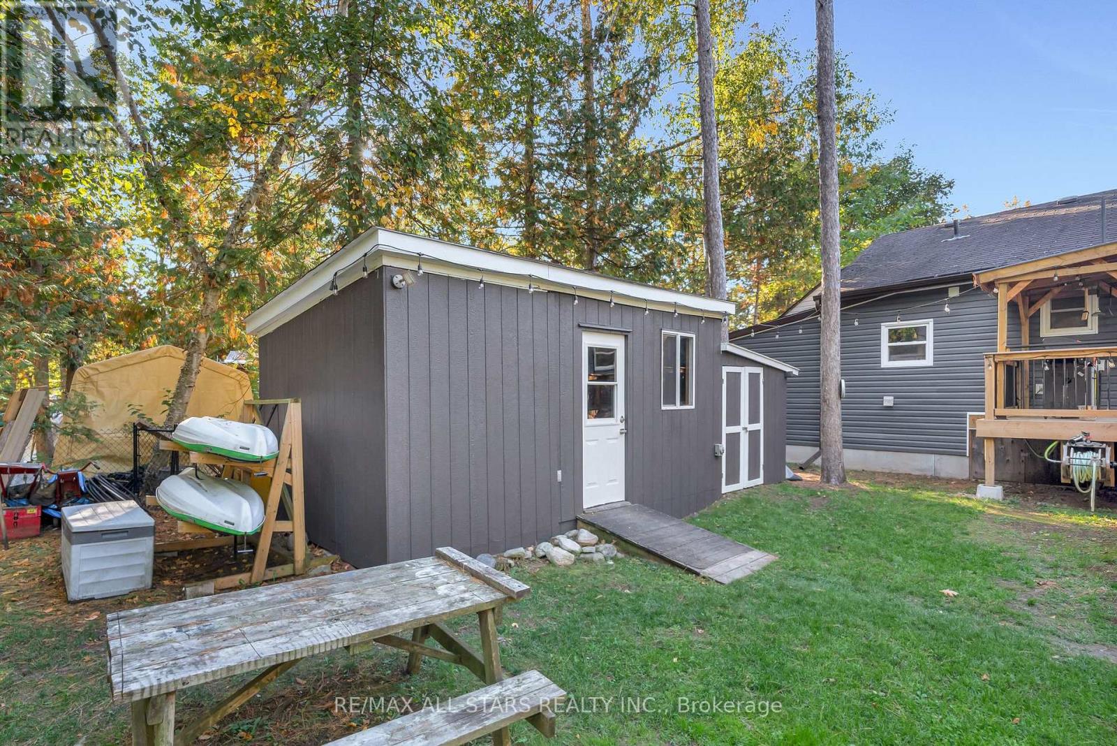 16 Parkhill Drive, Kawartha Lakes (Fenelon Falls), Ontario  K0M 1N0 - Photo 38 - X12471158