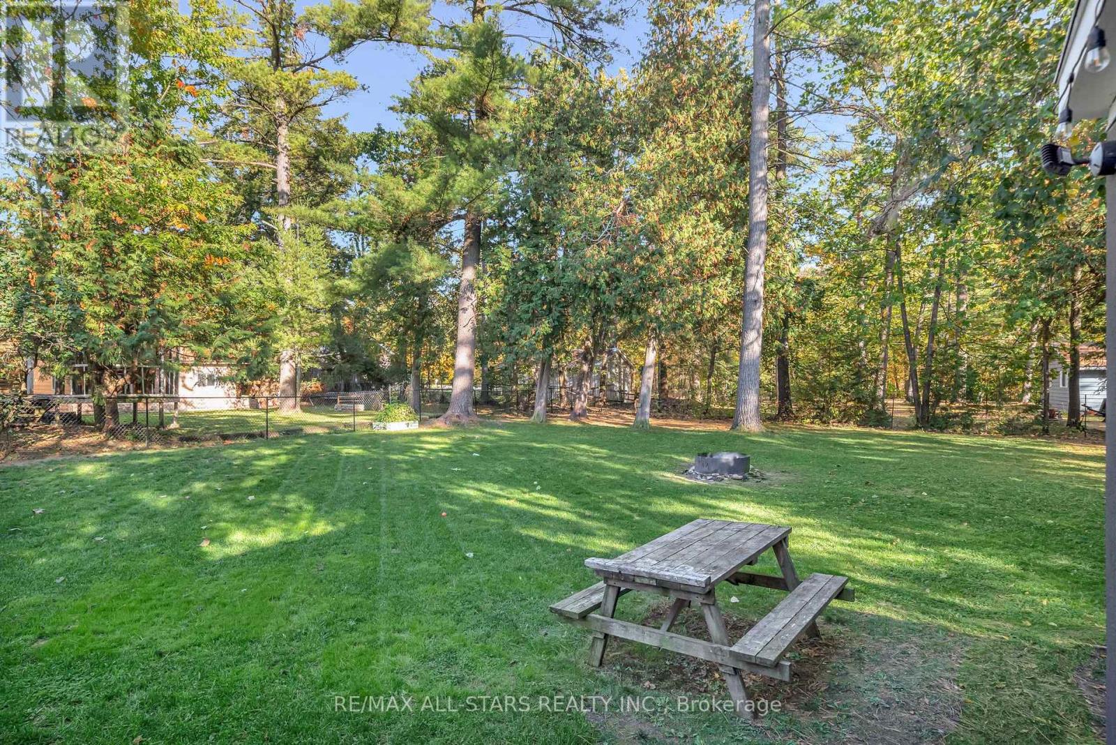16 Parkhill Drive, Kawartha Lakes (Fenelon Falls), Ontario  K0M 1N0 - Photo 39 - X12471158