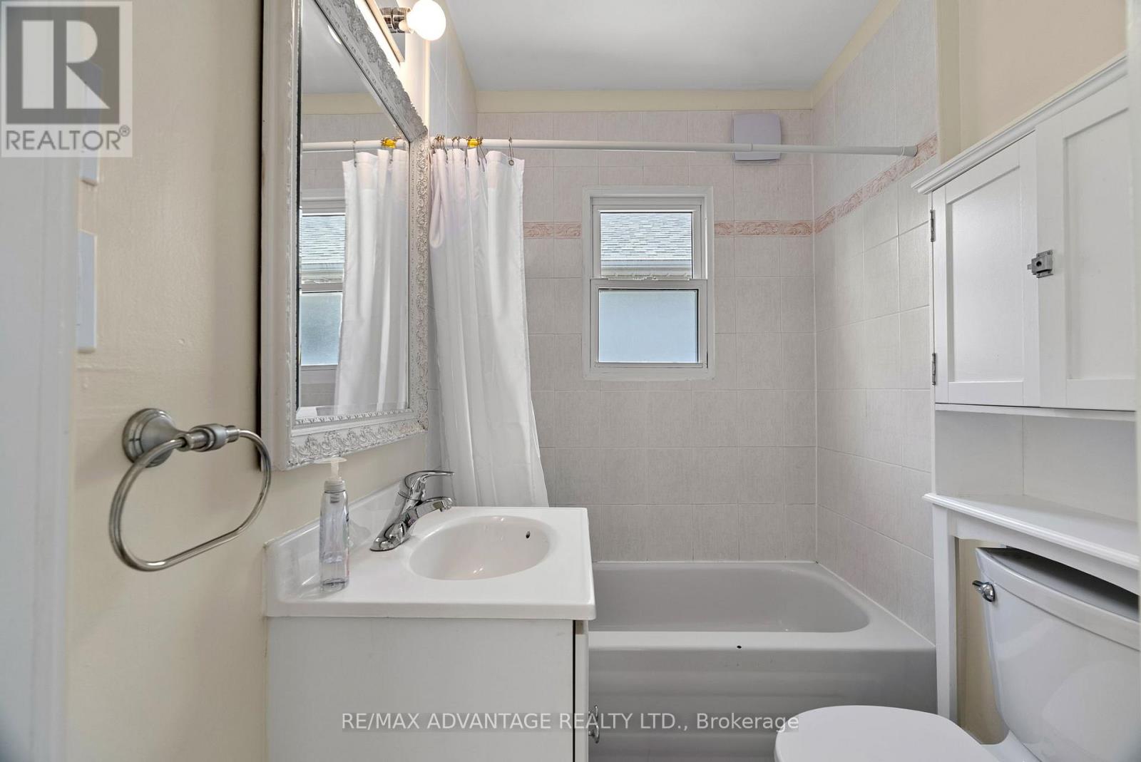 555 Chester Street, London South, Ontario  N6C 2K1 - Photo 19 - X12471166
