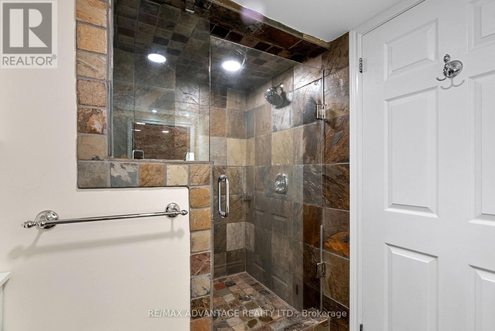 555 Chester Street, London South, Ontario  N6C 2K1 - Photo 27 - X12471166