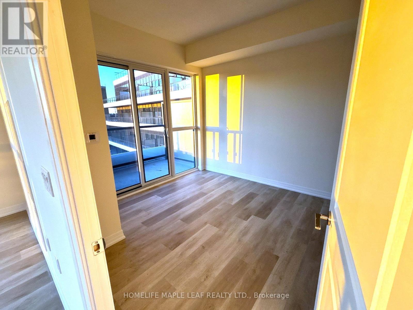 512 - 15 Watergarden Drive, Mississauga, Ontario  L5R 0H4 - Photo 10 - W12471091