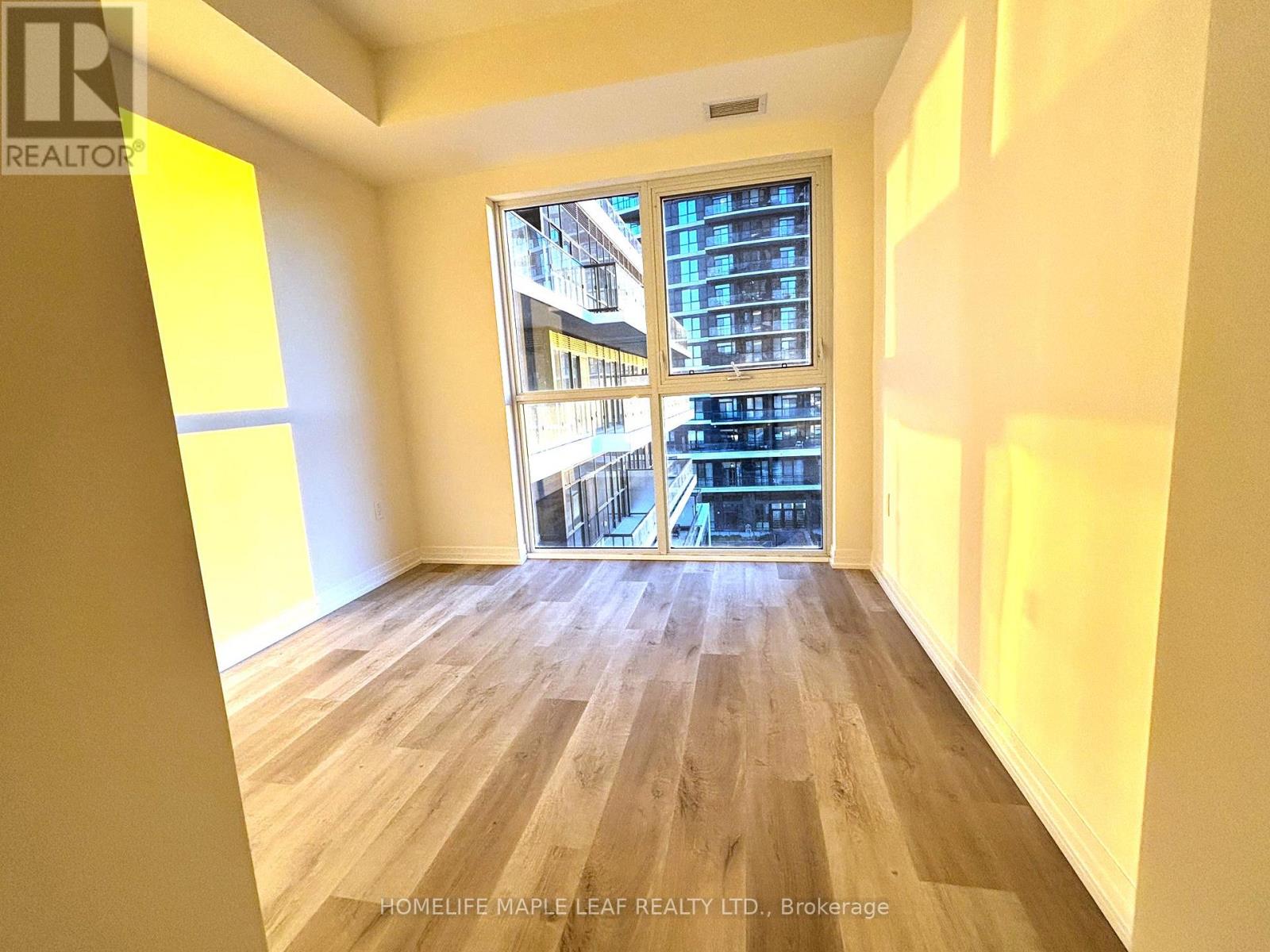 512 - 15 Watergarden Drive, Mississauga, Ontario  L5R 0H4 - Photo 13 - W12471091