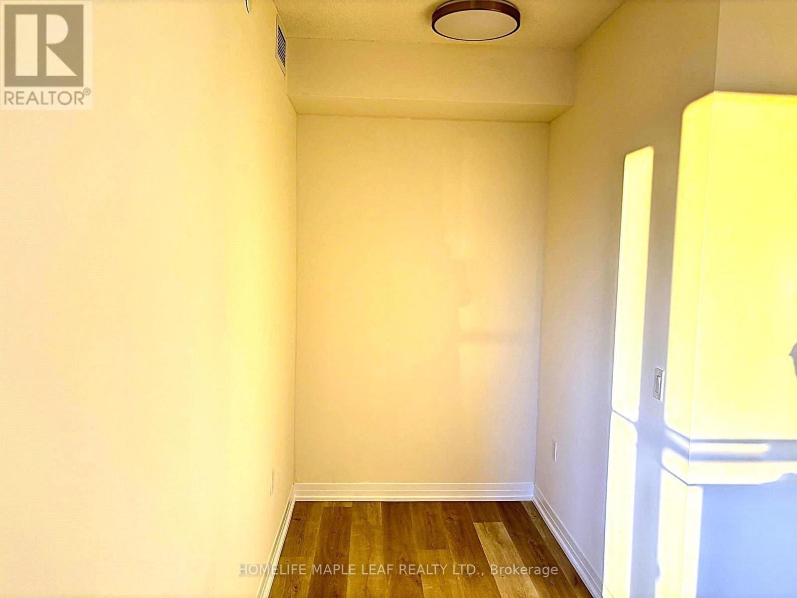 512 - 15 Watergarden Drive, Mississauga, Ontario  L5R 0H4 - Photo 16 - W12471091
