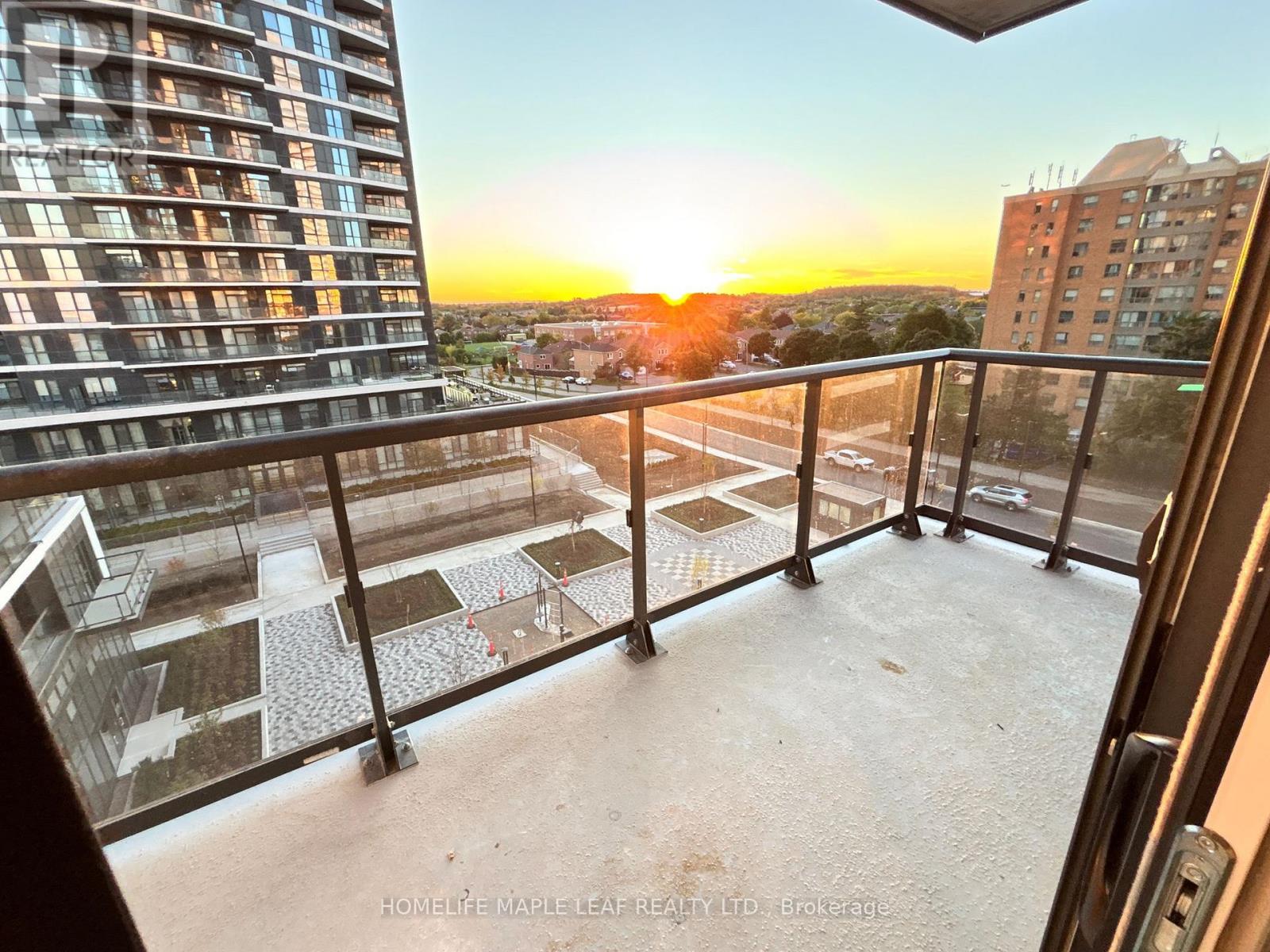512 - 15 Watergarden Drive, Mississauga, Ontario  L5R 0H4 - Photo 17 - W12471091