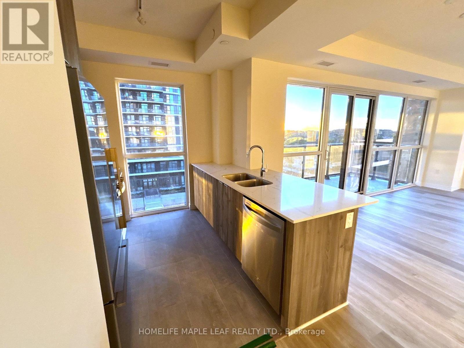 512 - 15 Watergarden Drive, Mississauga, Ontario  L5R 0H4 - Photo 3 - W12471091