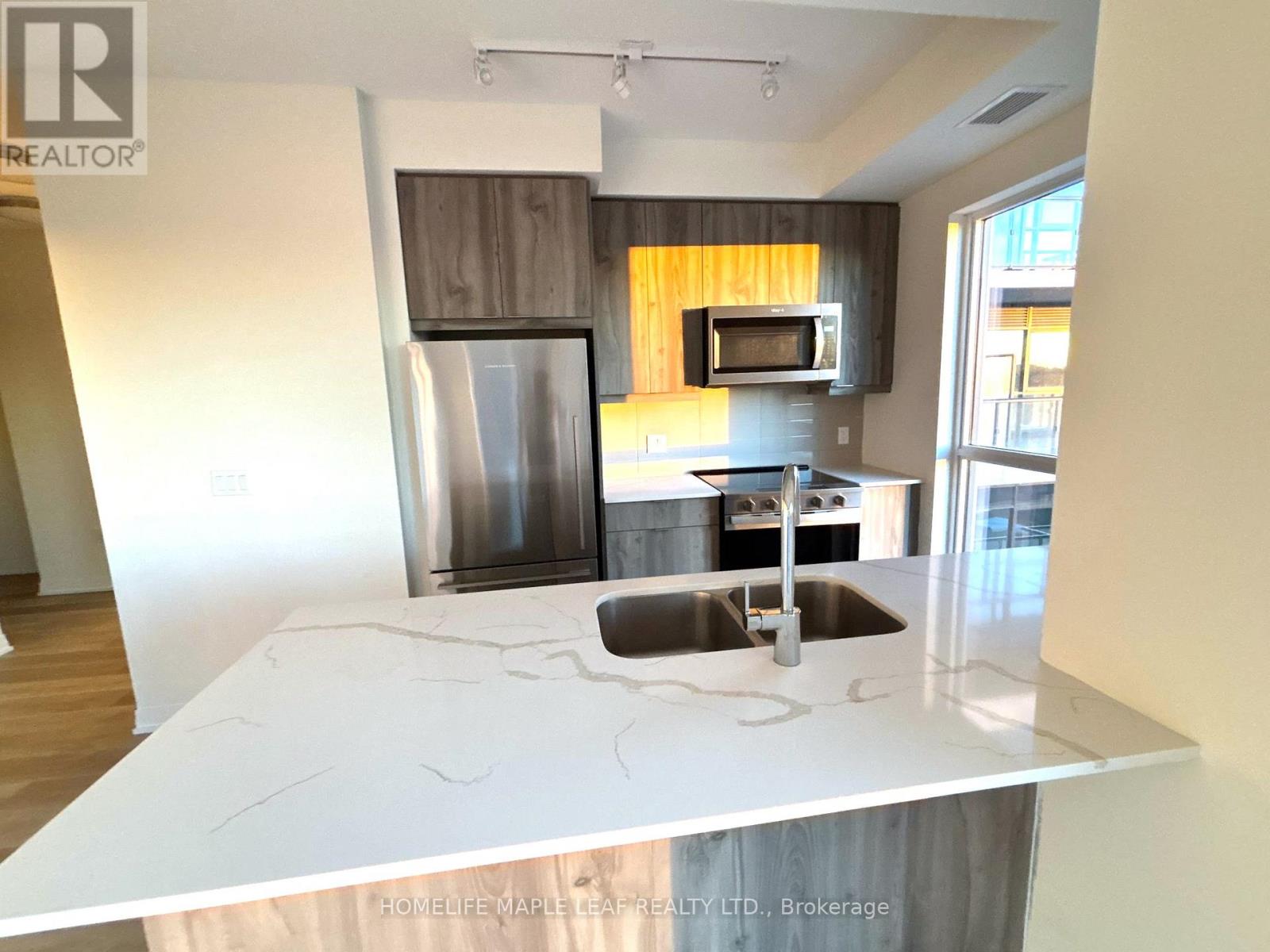 512 - 15 Watergarden Drive, Mississauga, Ontario  L5R 0H4 - Photo 8 - W12471091