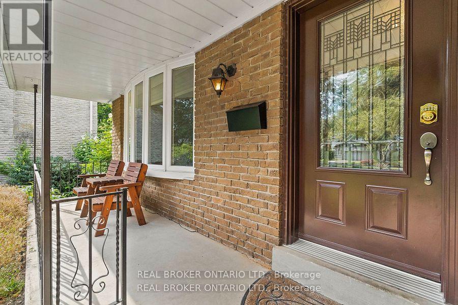 841 Fletcher Valley Crescent, Mississauga, Ontario  L5J 2X6 - Photo 15 - W12471092
